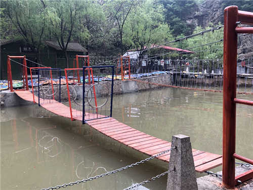 公园水上游乐项目建造 经典水上吊桥设计公司 上门安装 2
