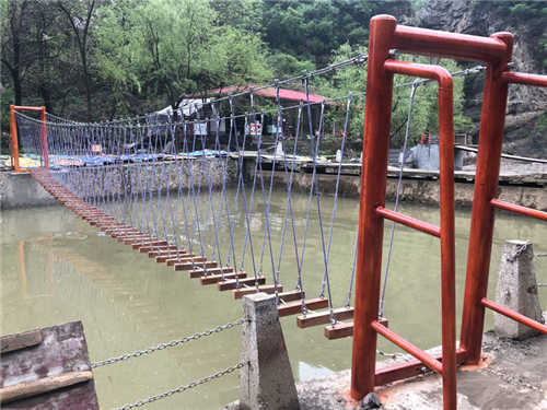 研学基地水上拓展乐园建造 山庄水上吊环桥供应商 上门安装 2