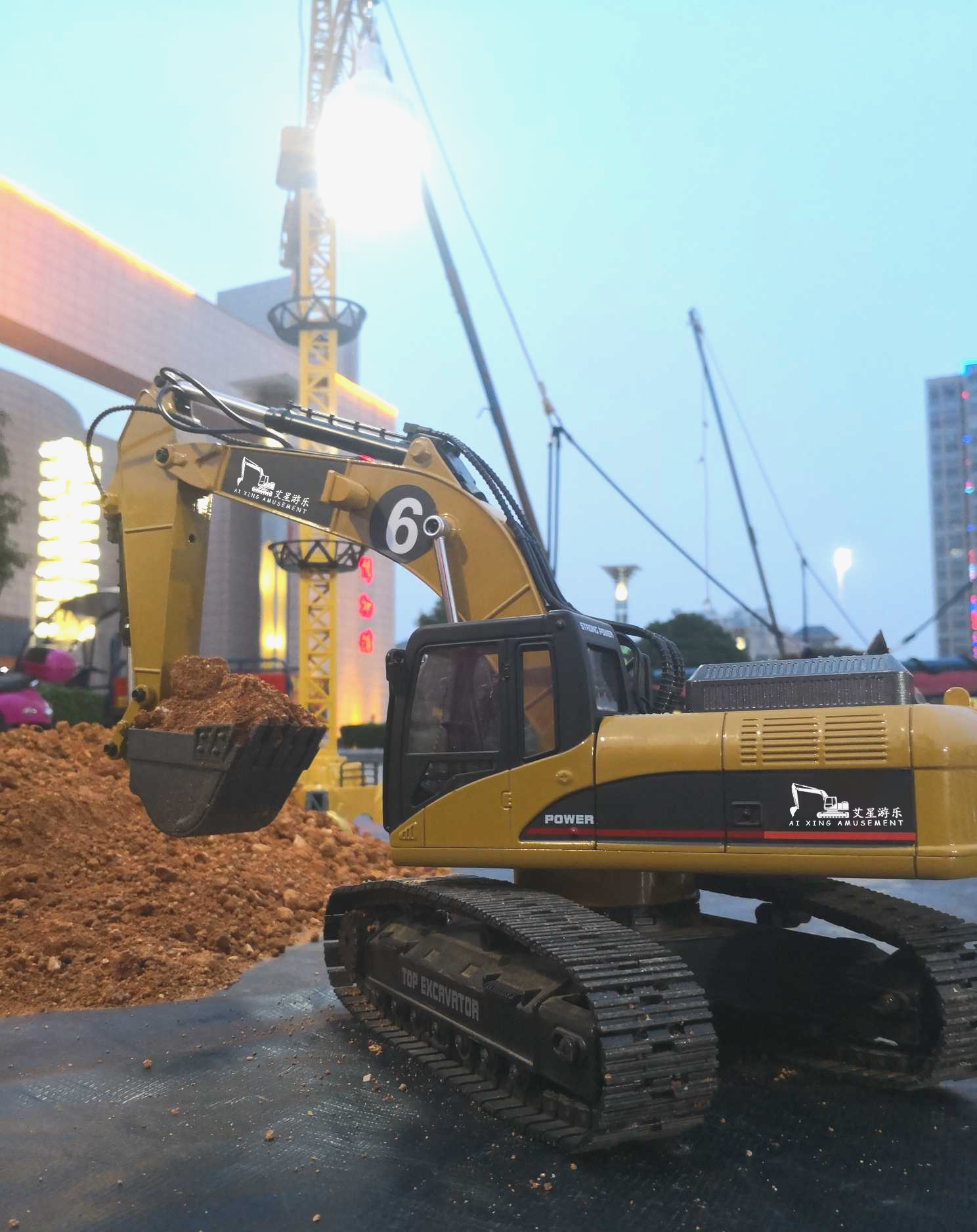 艾星游乐遥控工程挖掘机 挖土机勾机工程乐园 商场亲子游乐设备 1