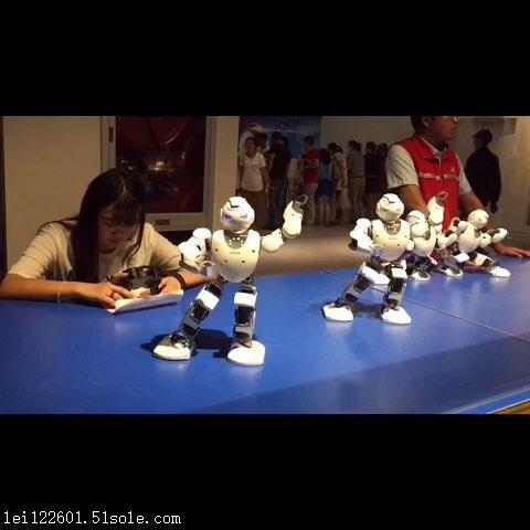 出租上海跳舞机器人 表演机器人浙江足球机器人 2
